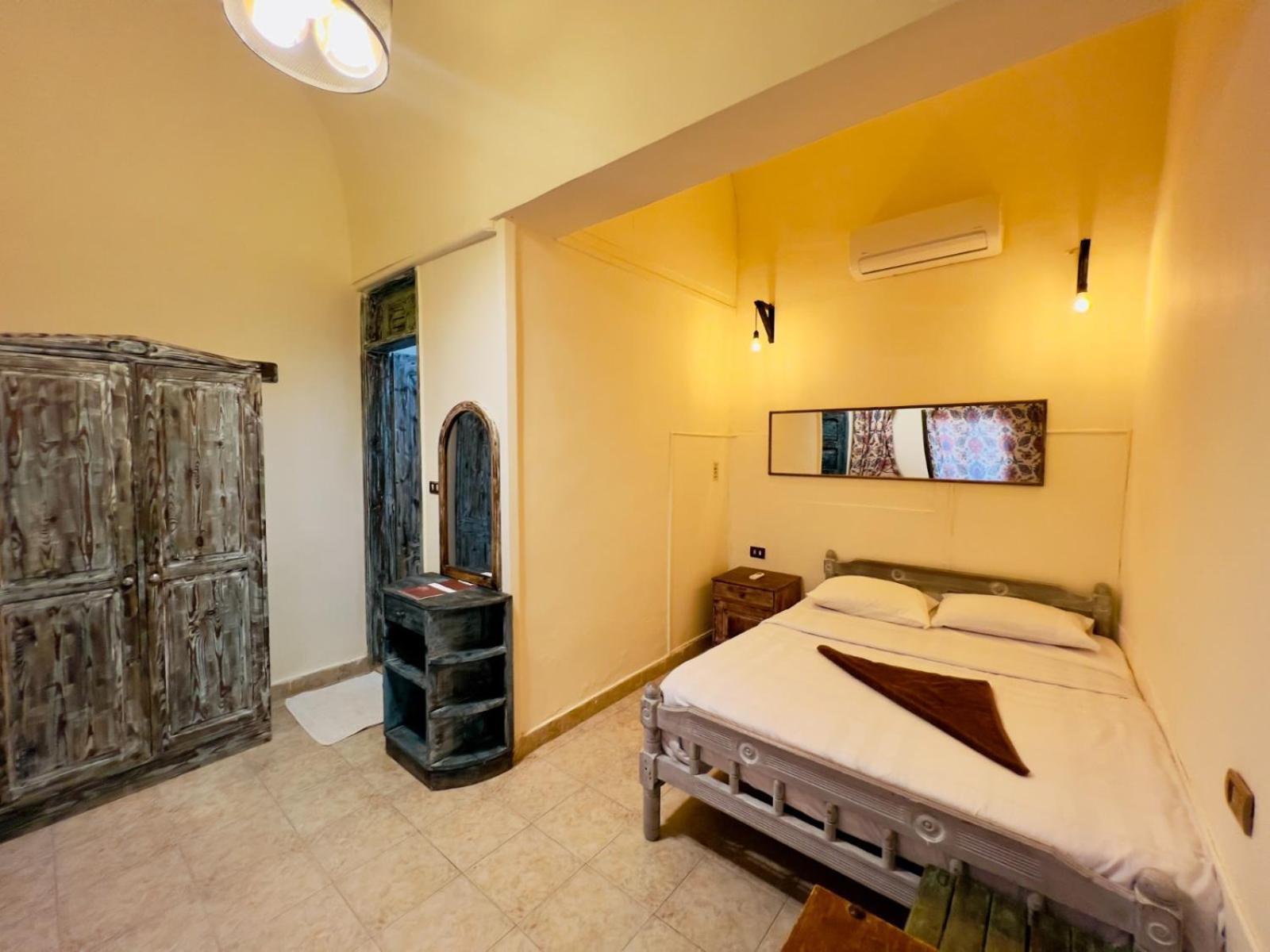 Hostel Mirage Village *