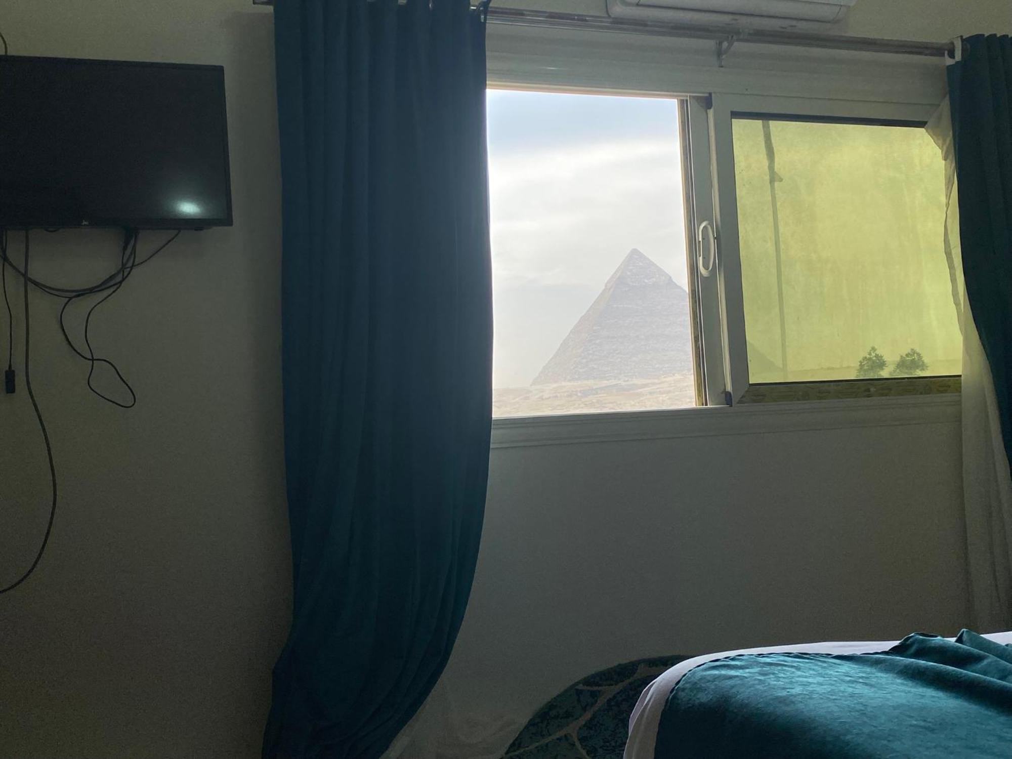 Tut Pyramids View Hotel *
