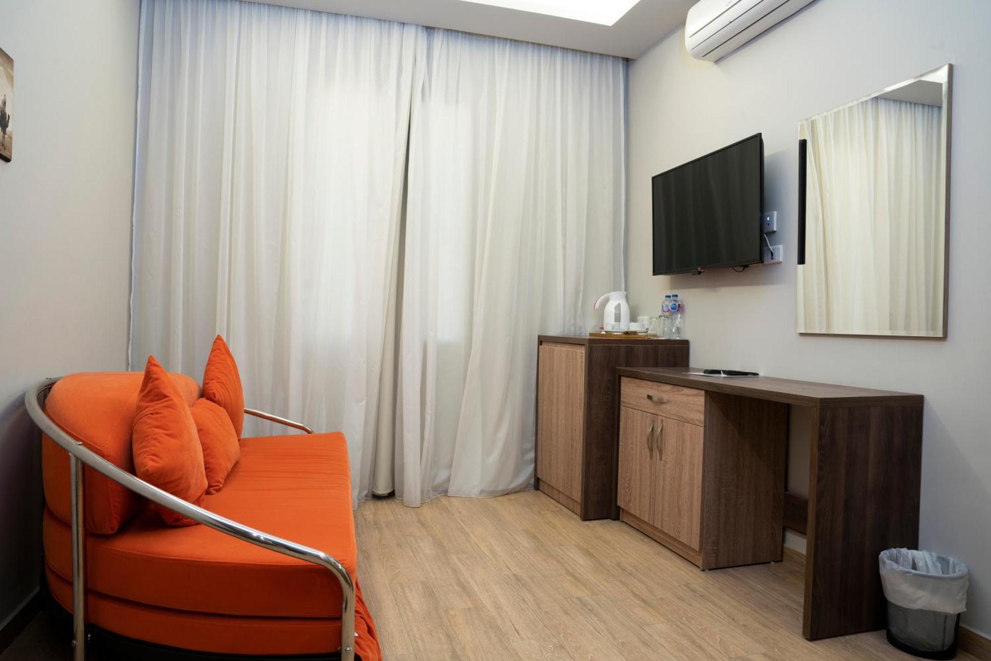 Hotel Al-dora 3*