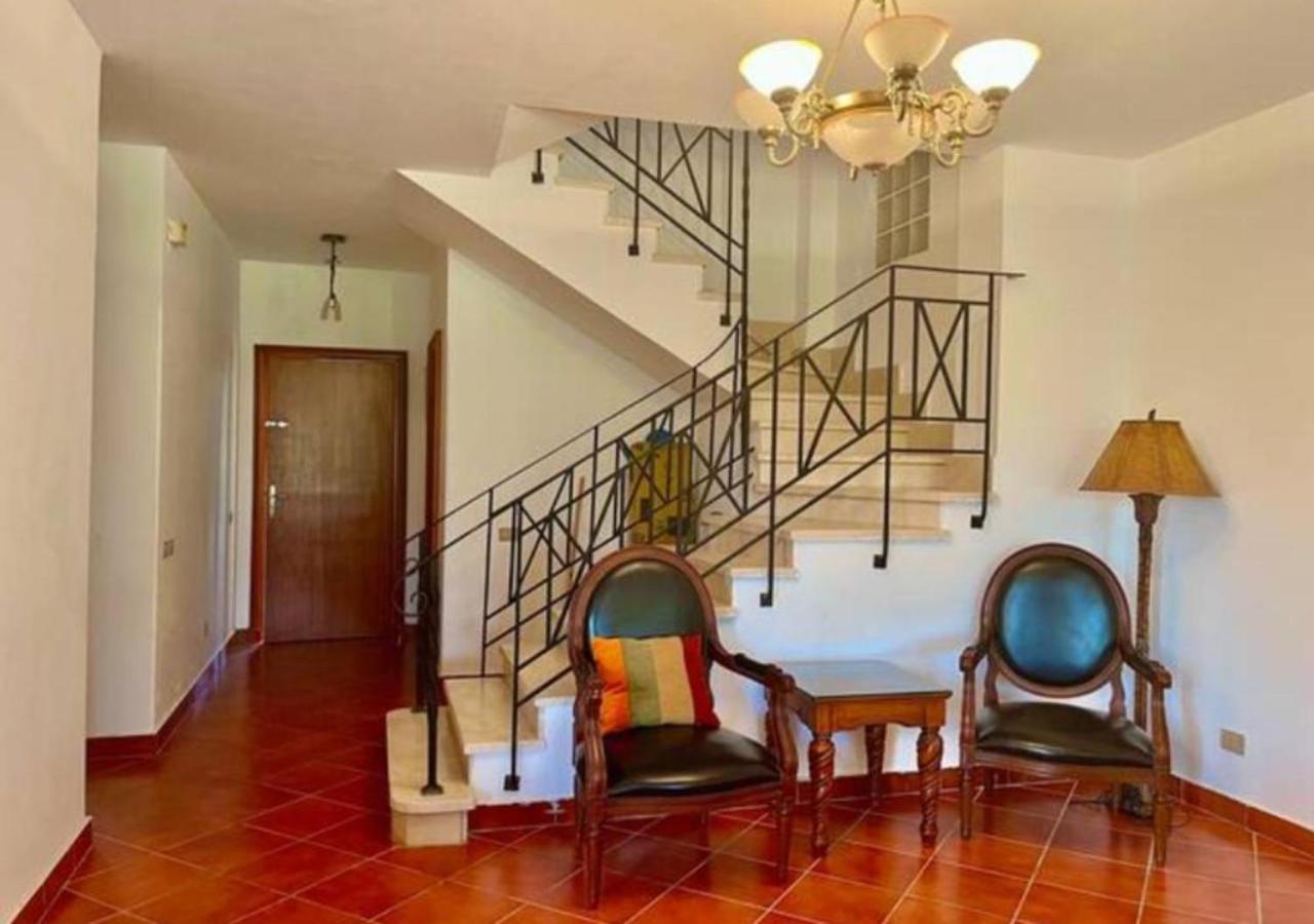 Luxury 5br With Sea View & Garden In Einbay