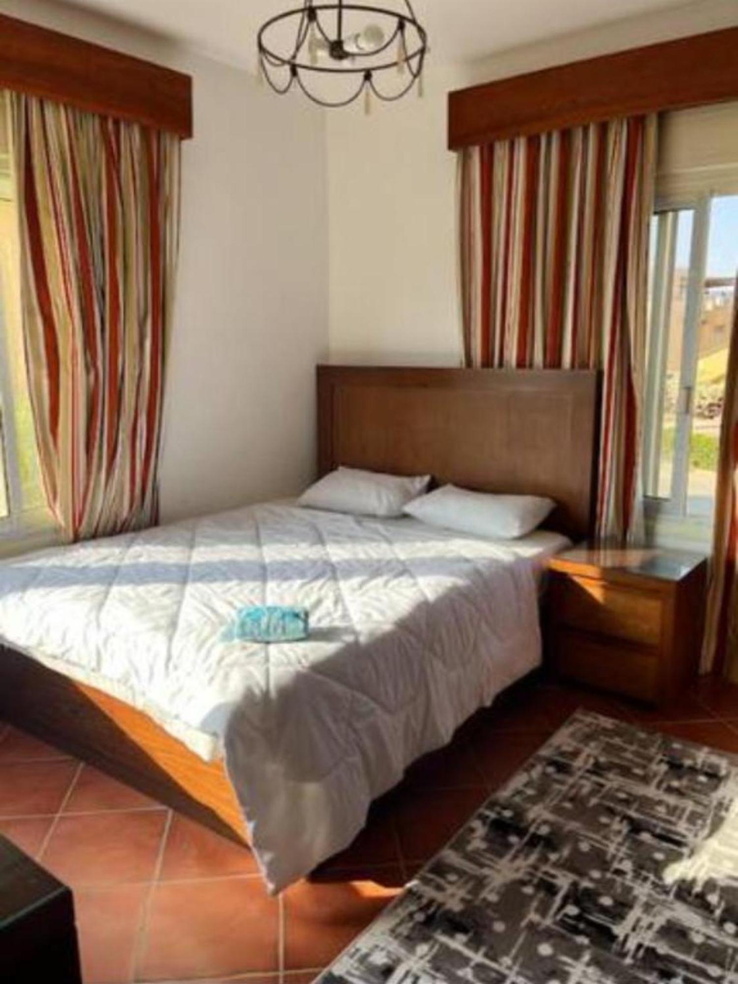 Villa Luxury 5br With Sea View & Garden In Einbay *