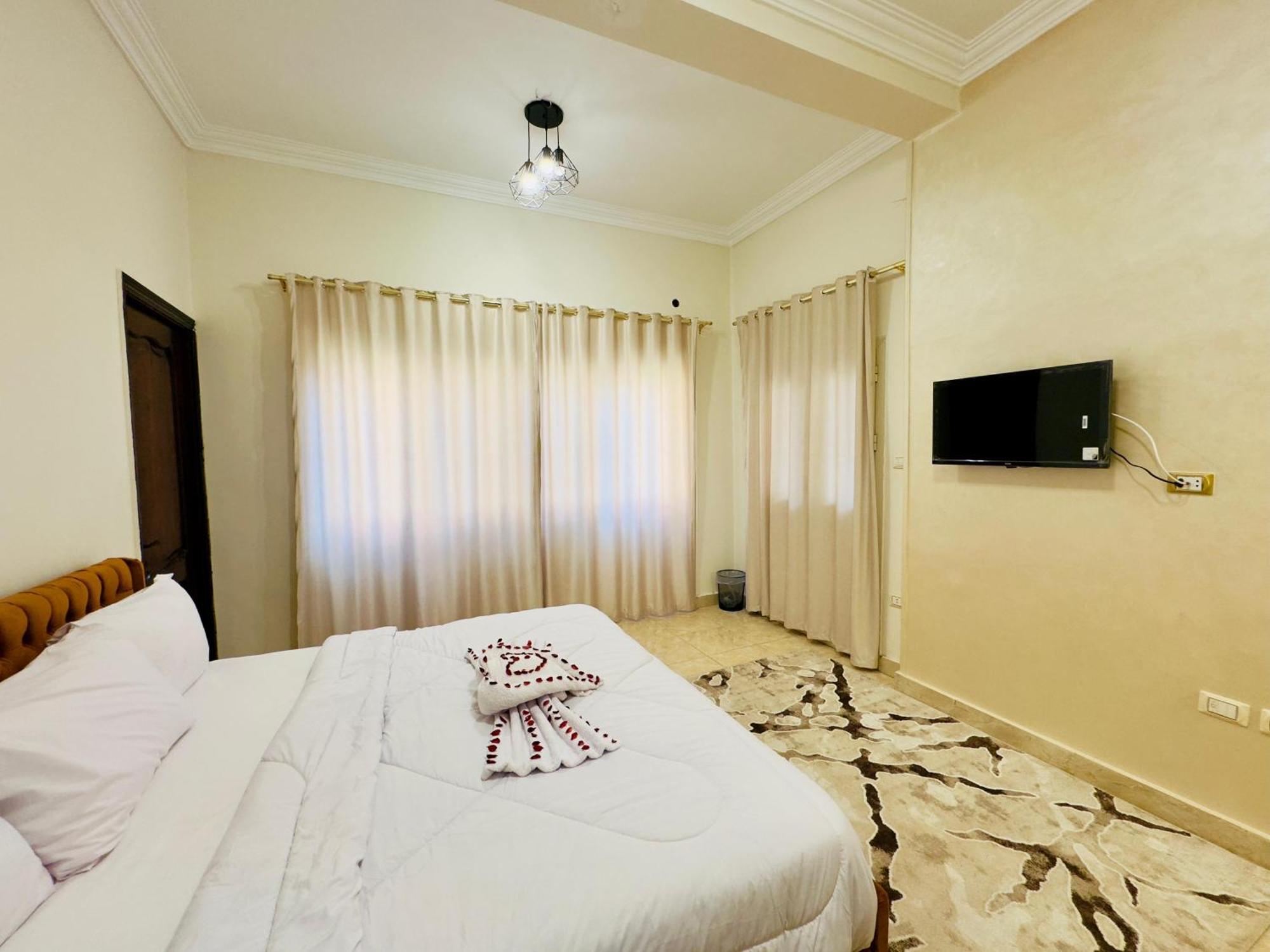 Yoya Pyramids Guest house *