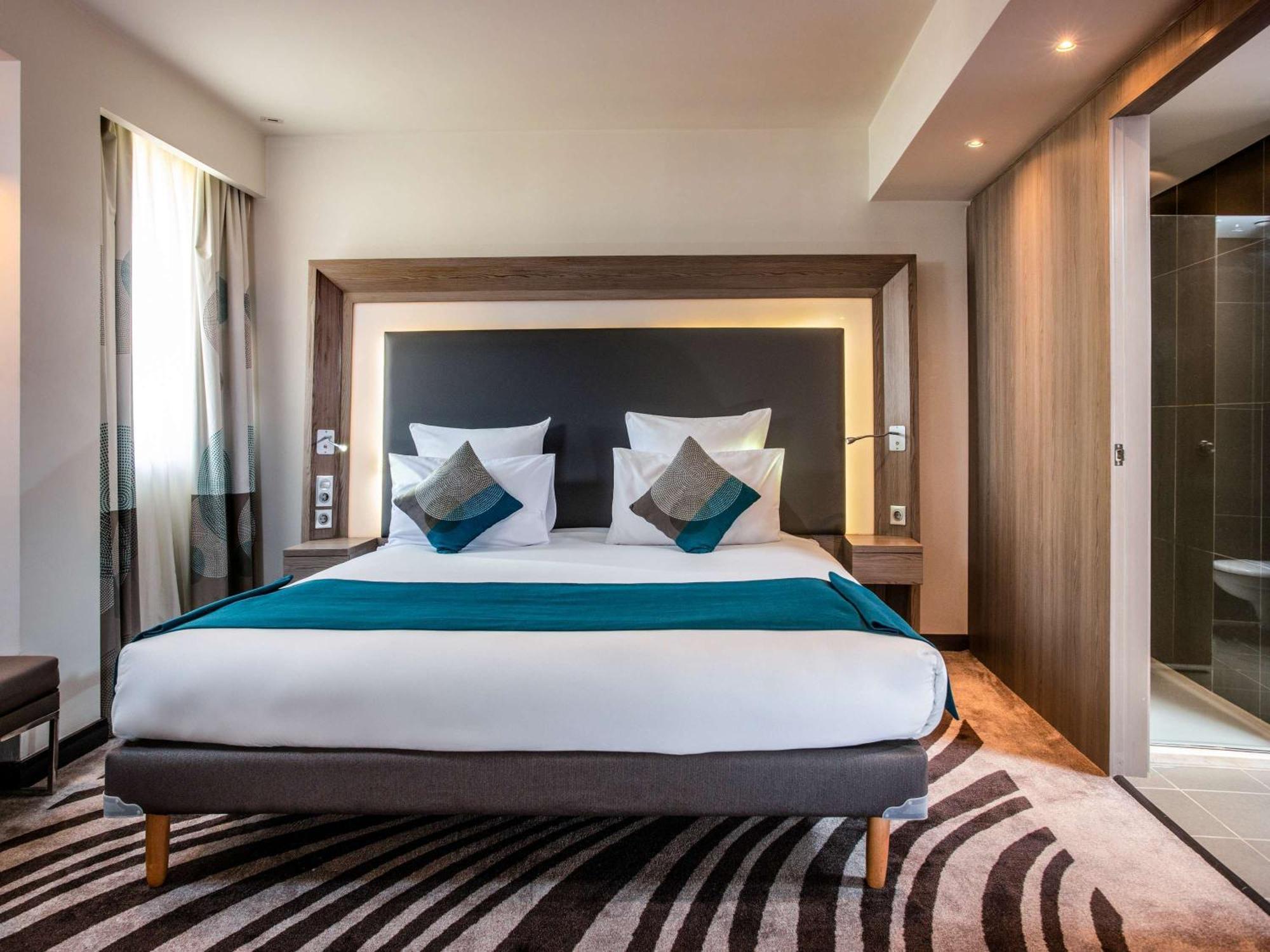 Novotel Airport Hotel