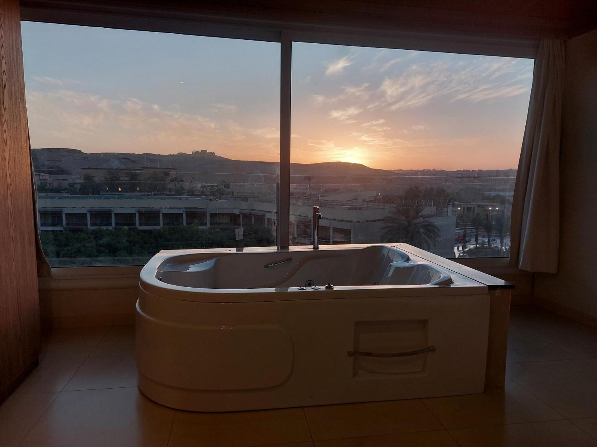 Doudou Pyramids View Hotel
