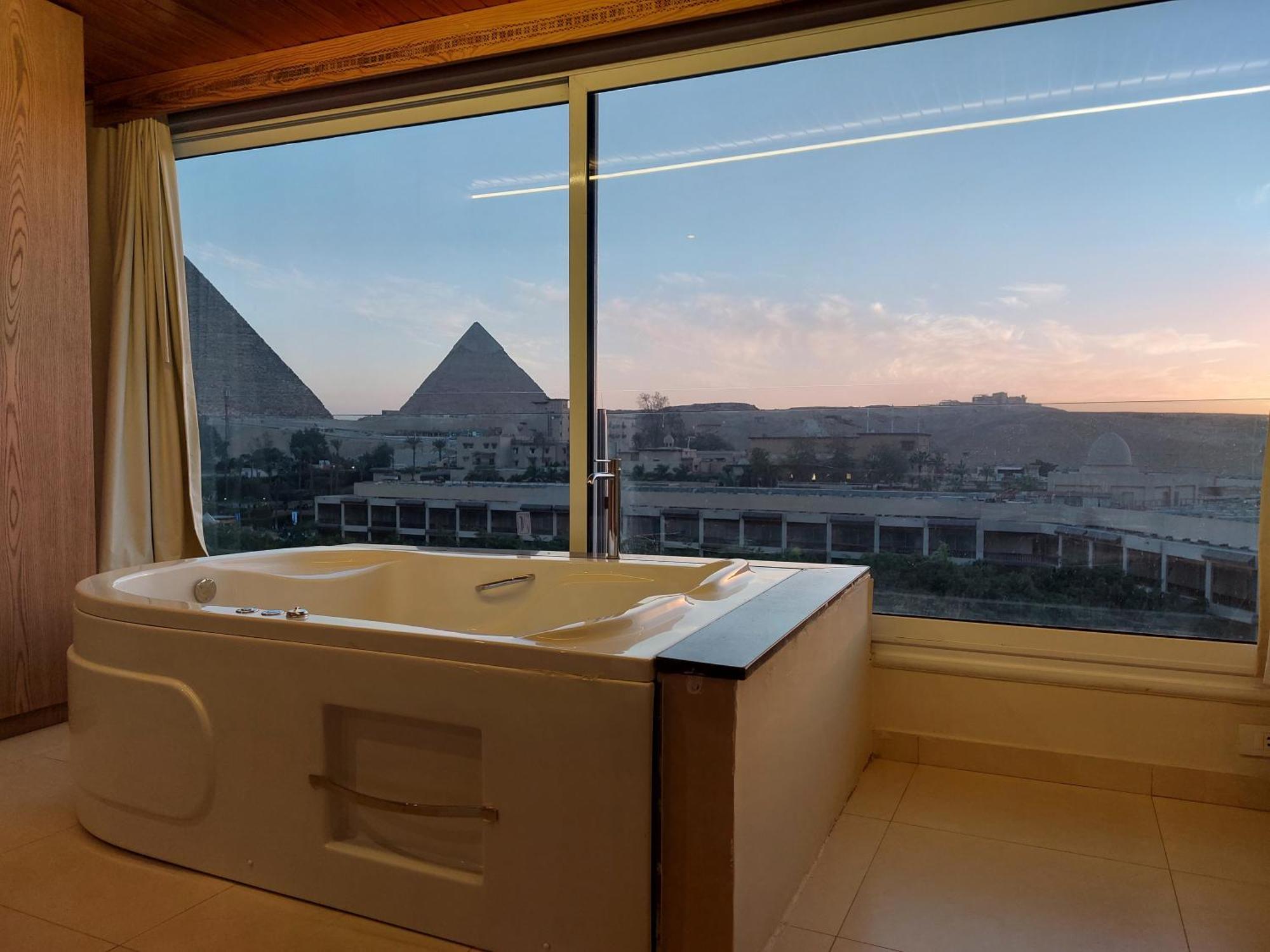Doudou Pyramids View Hotel *