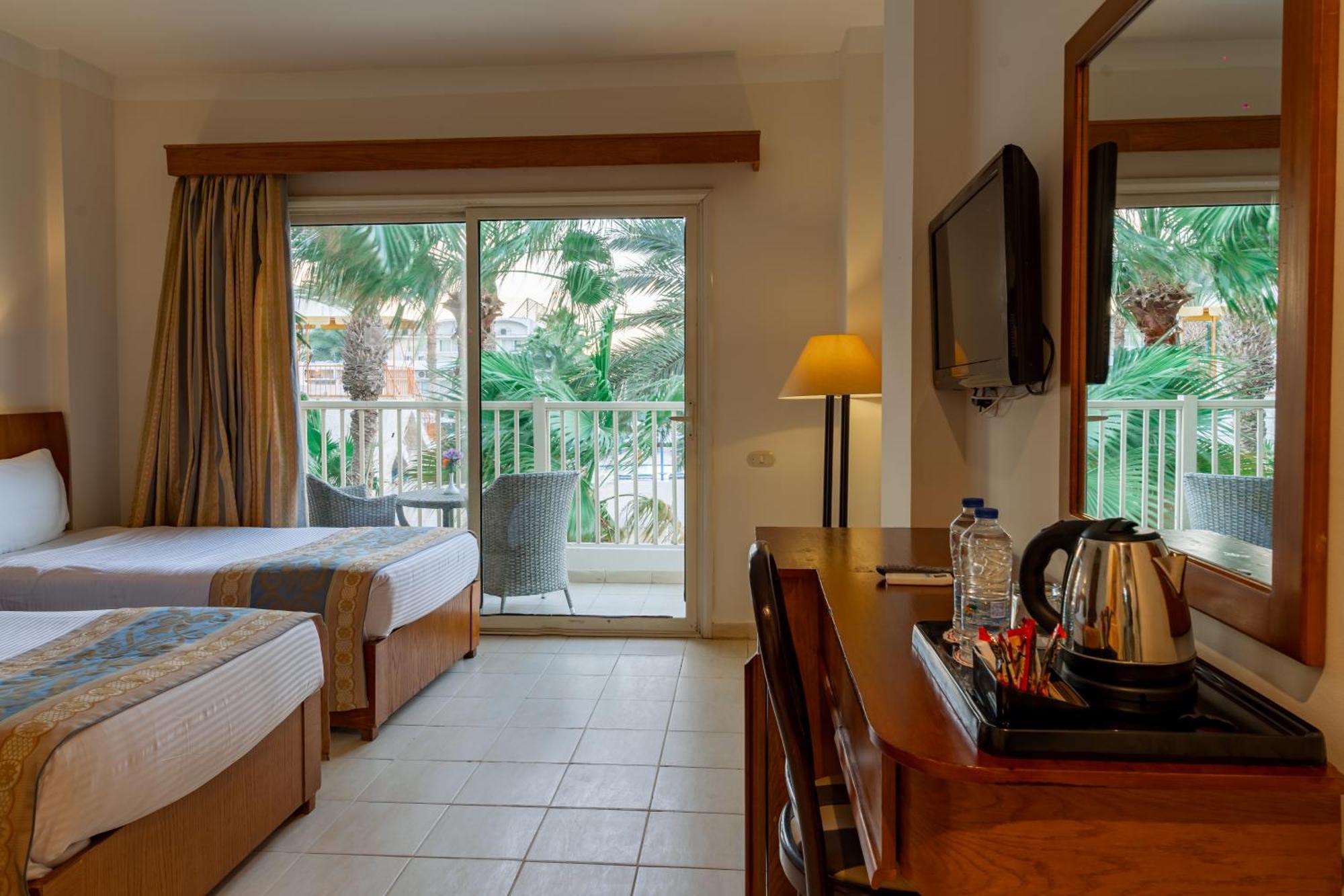 Empire Aqua Park 3*