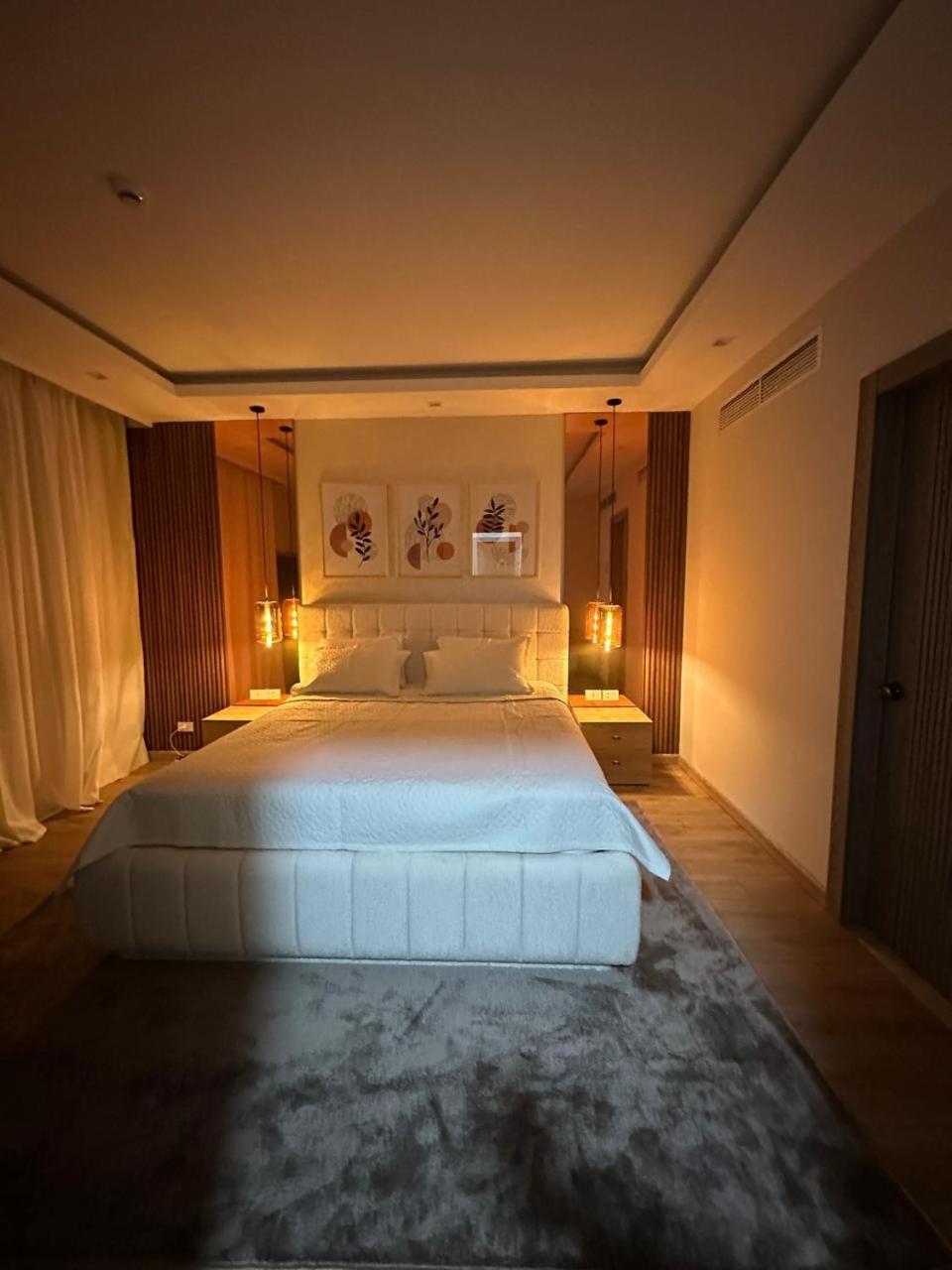 Luxury Duplex, Front Indoor Jacuzzi, Sheikh Daire *