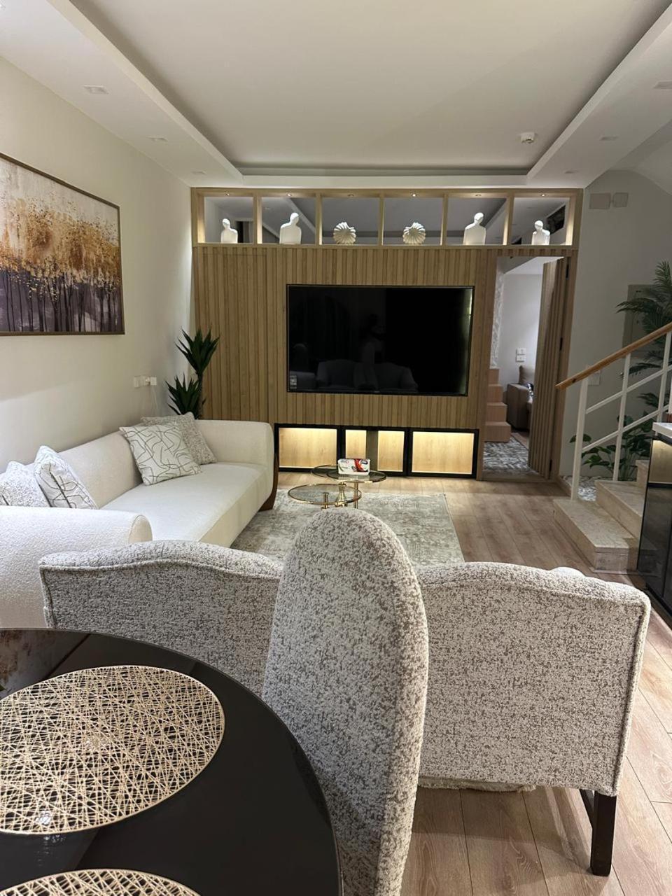 Luxury Duplex, Front Indoor Jacuzzi, Sheikh Daire