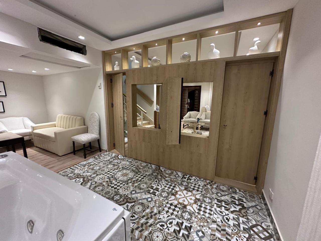 Luxury Duplex, Front Indoor Jacuzzi, Sheikh Daire *