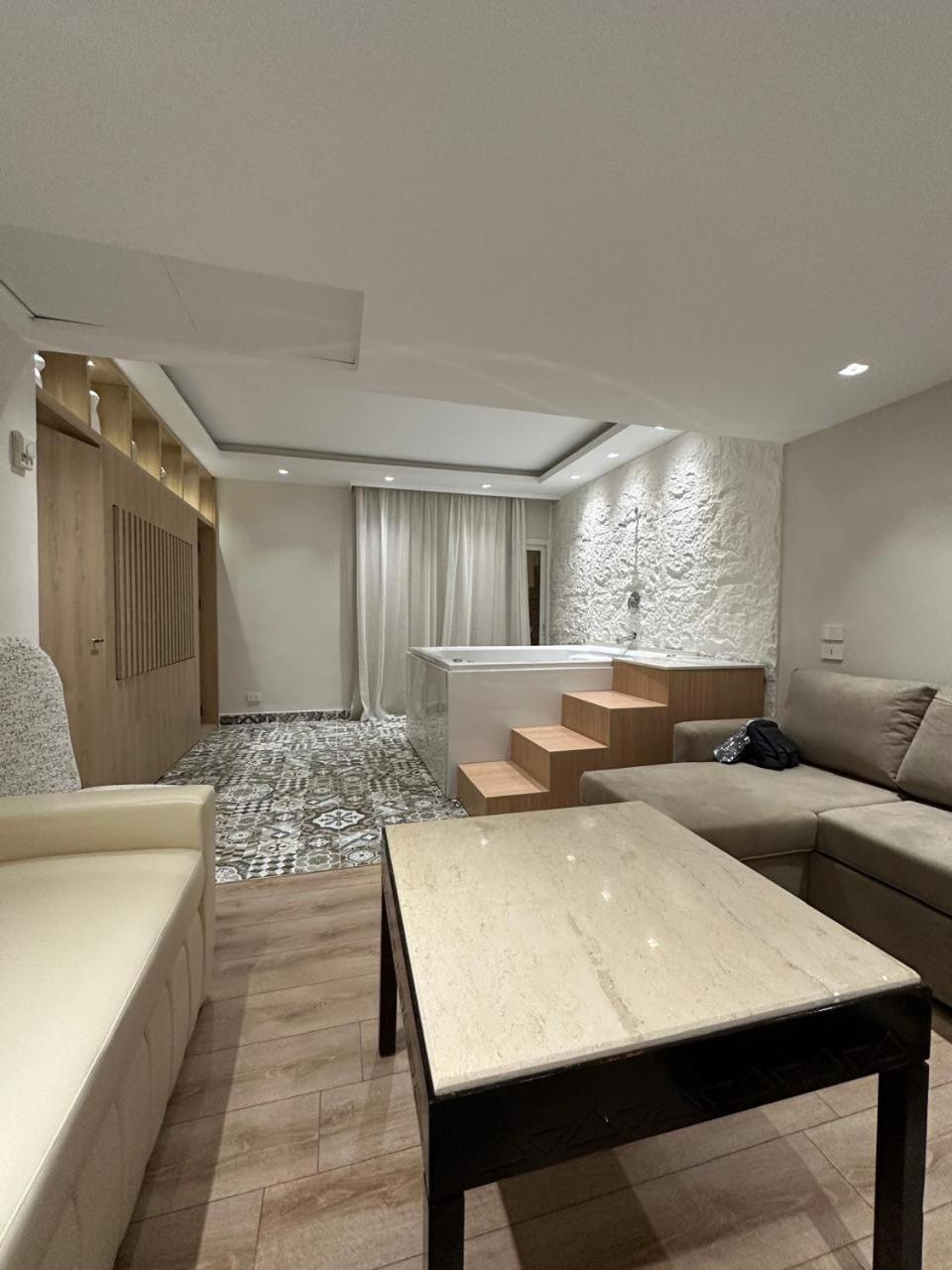 Daire Luxury Duplex, Front Indoor Jacuzzi, Sheikh *