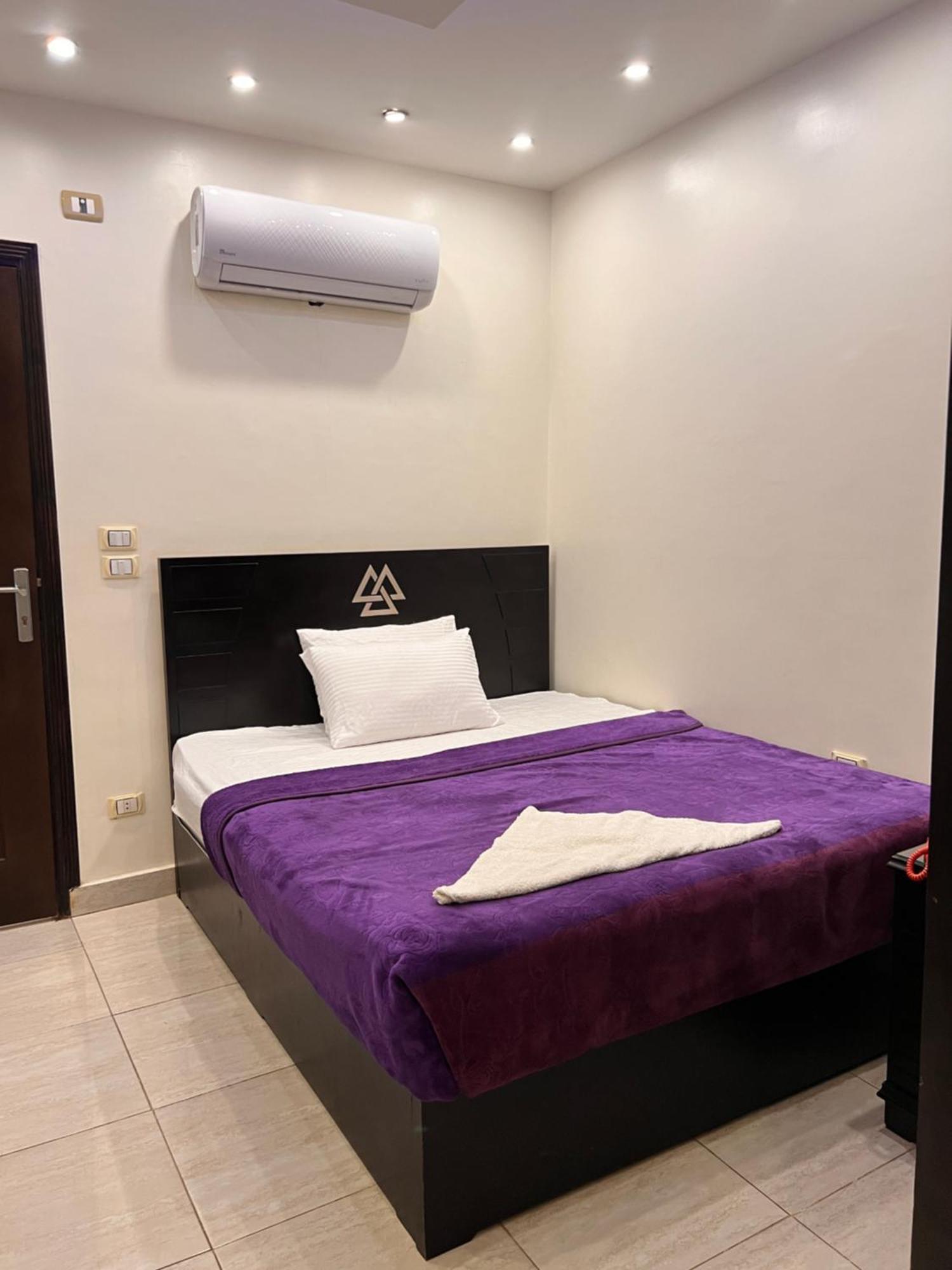Sphinx And Pyramids Hotel