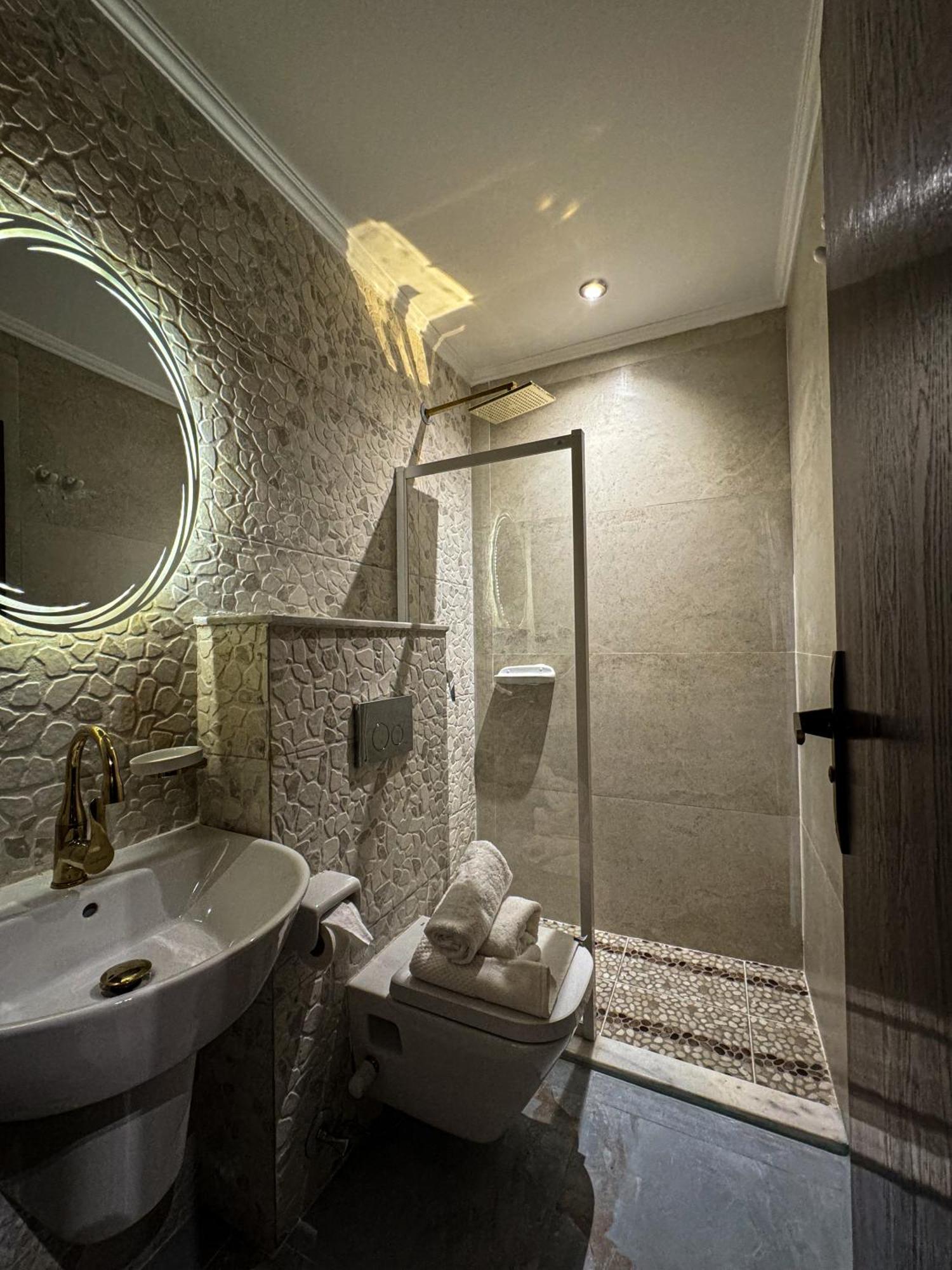 Almas Pyramids 4*