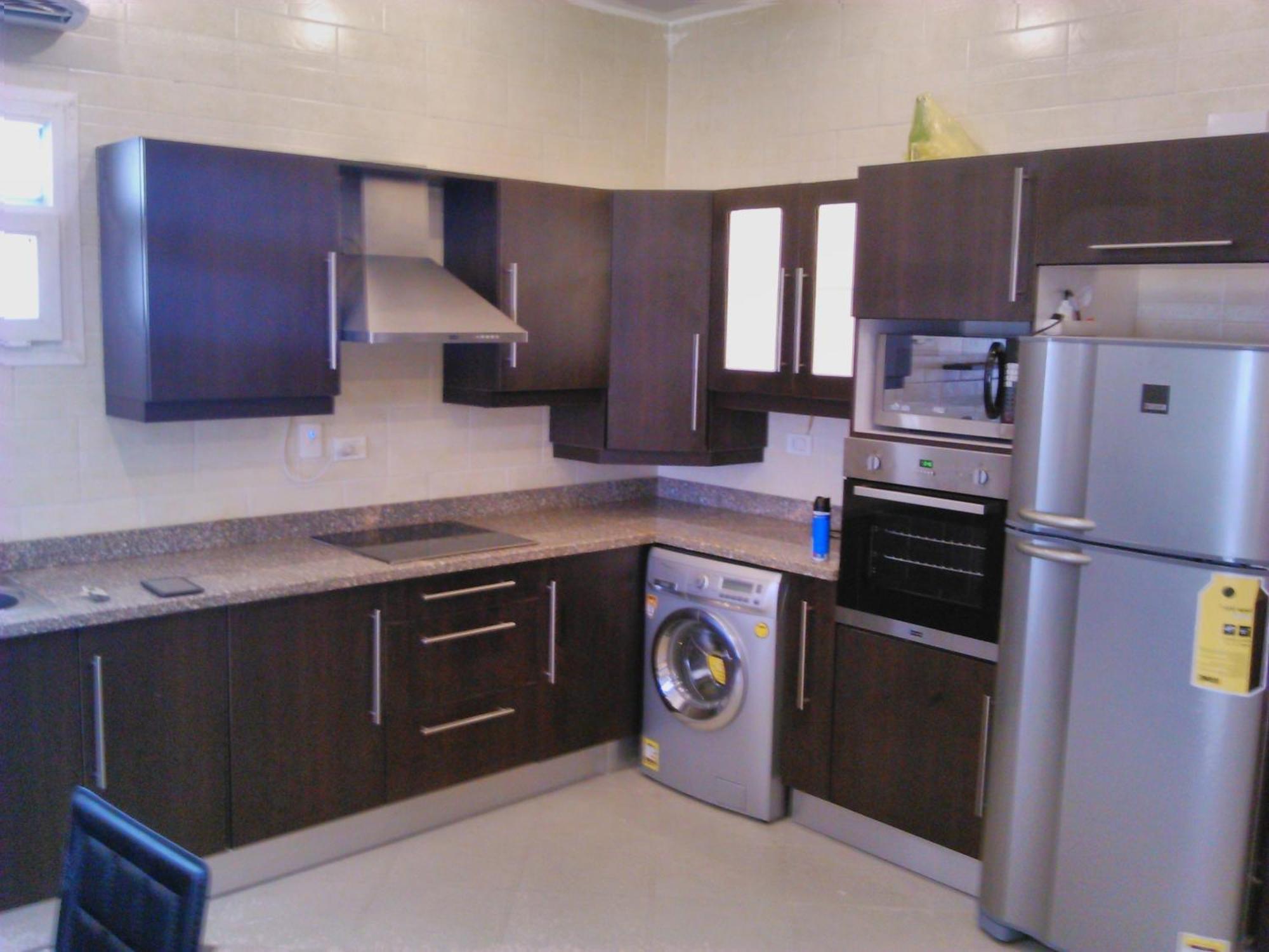 Three-bedroom At Louly Apartment *