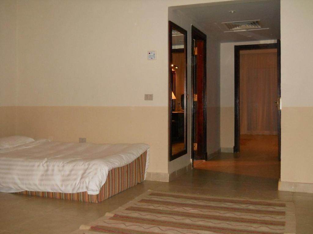 Tirana Aqua Park 4*