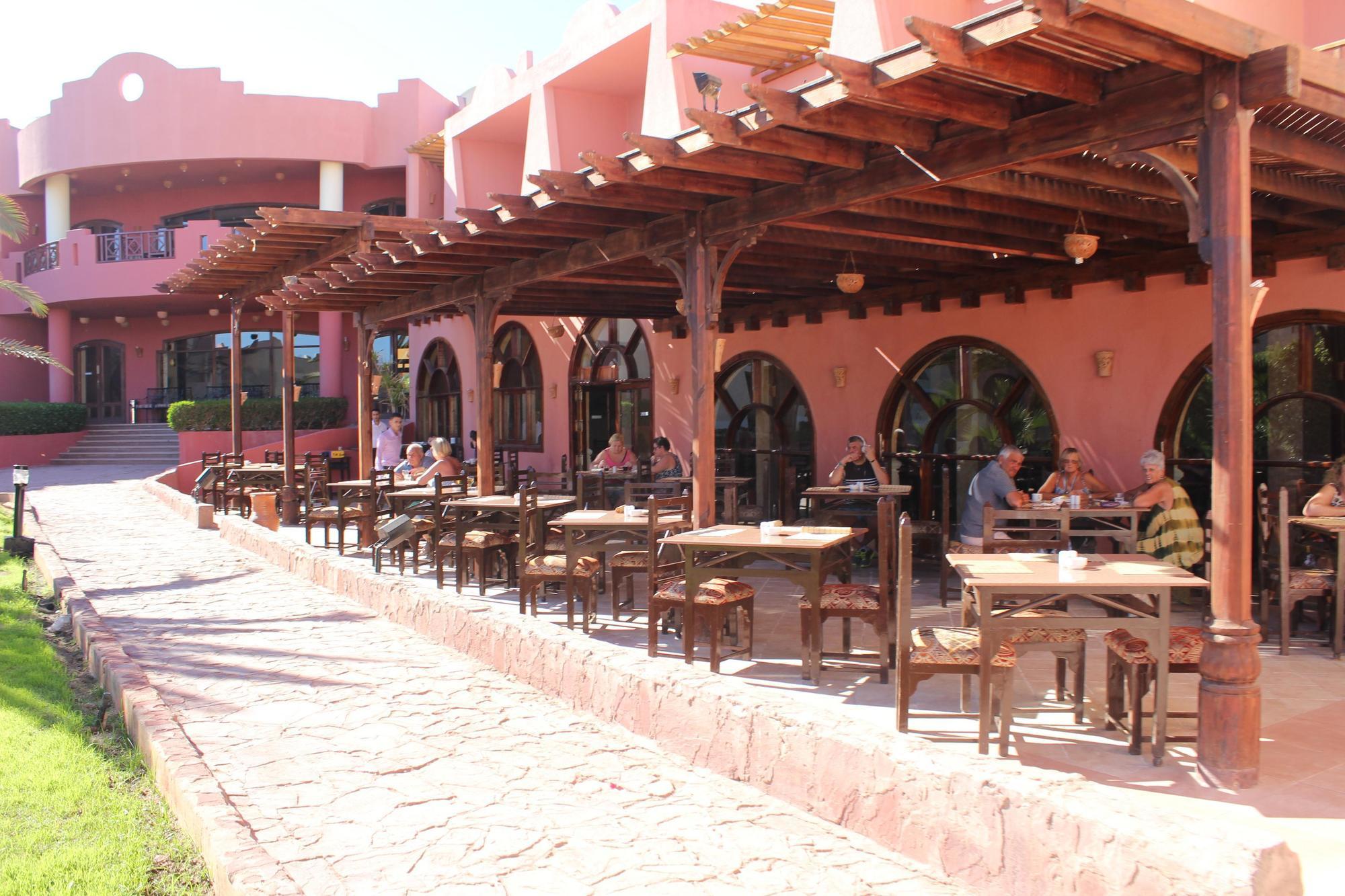Resort Tropitel Oasis