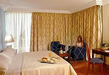 Hotel Royal Plaza 4*
