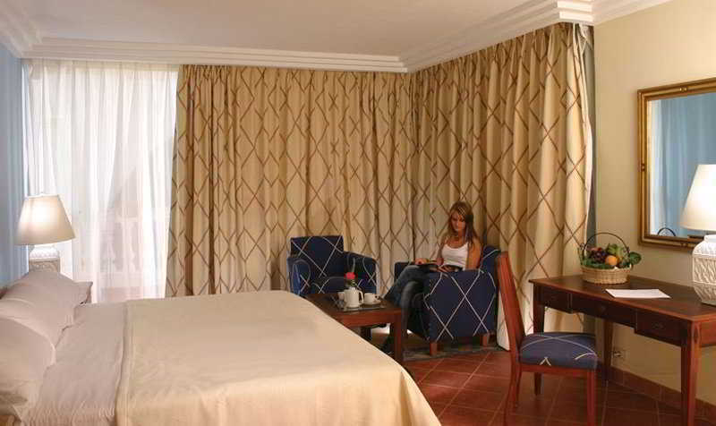 Royal Plaza 4*