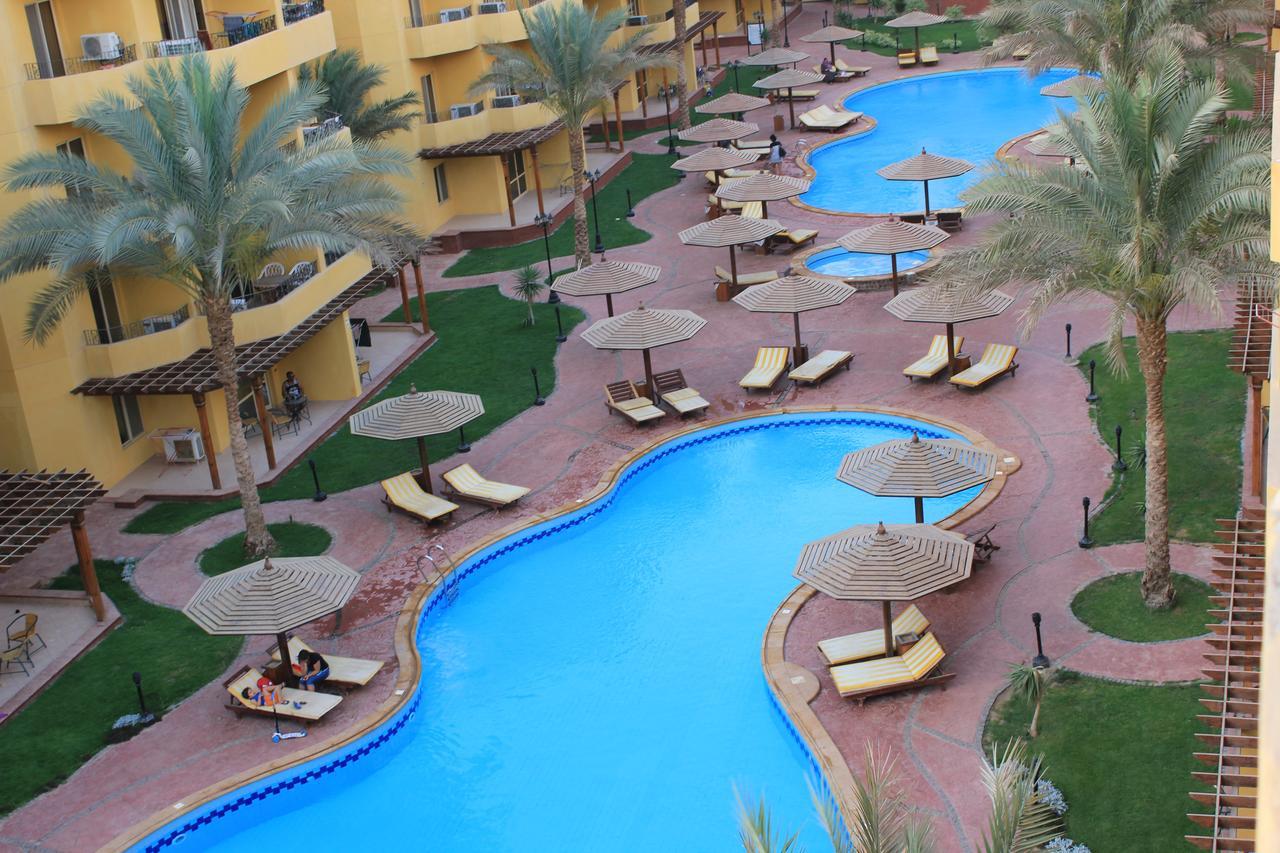 Apartment Pool View At British - Unit 02