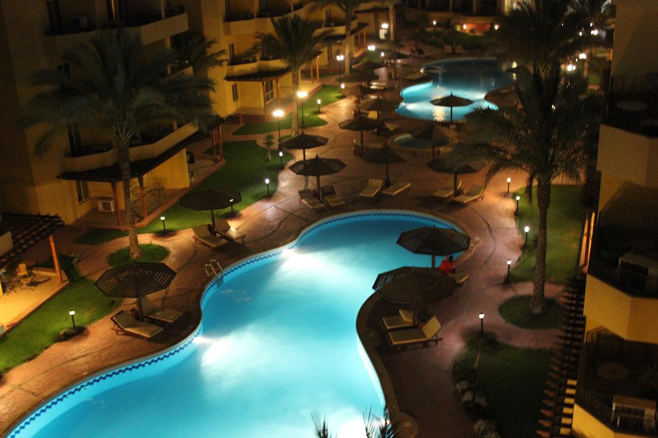Pool View At British - Unit 02 Apartment