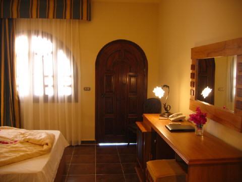 Christina Beach Palace Hotel