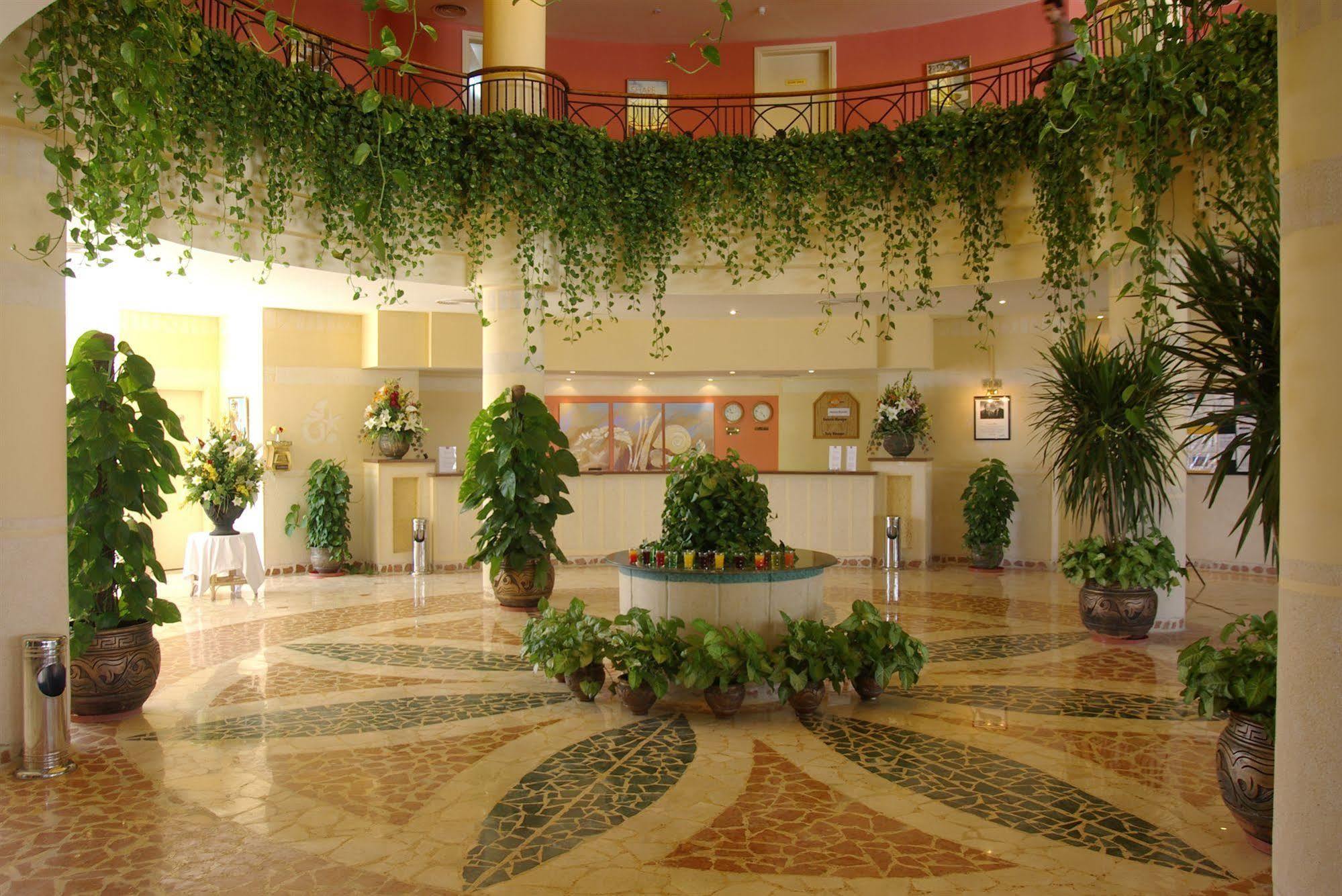 Luna Resort