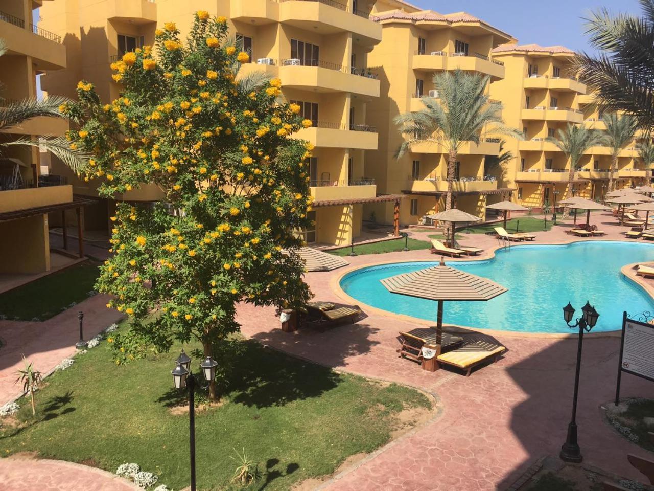 Apartment Pool View At British - Unit 02 *