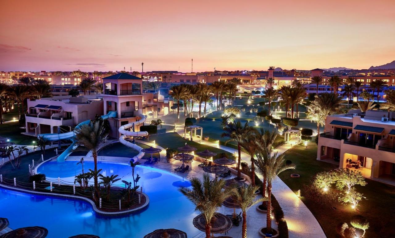 Complex Coral Sea And Aqua Park