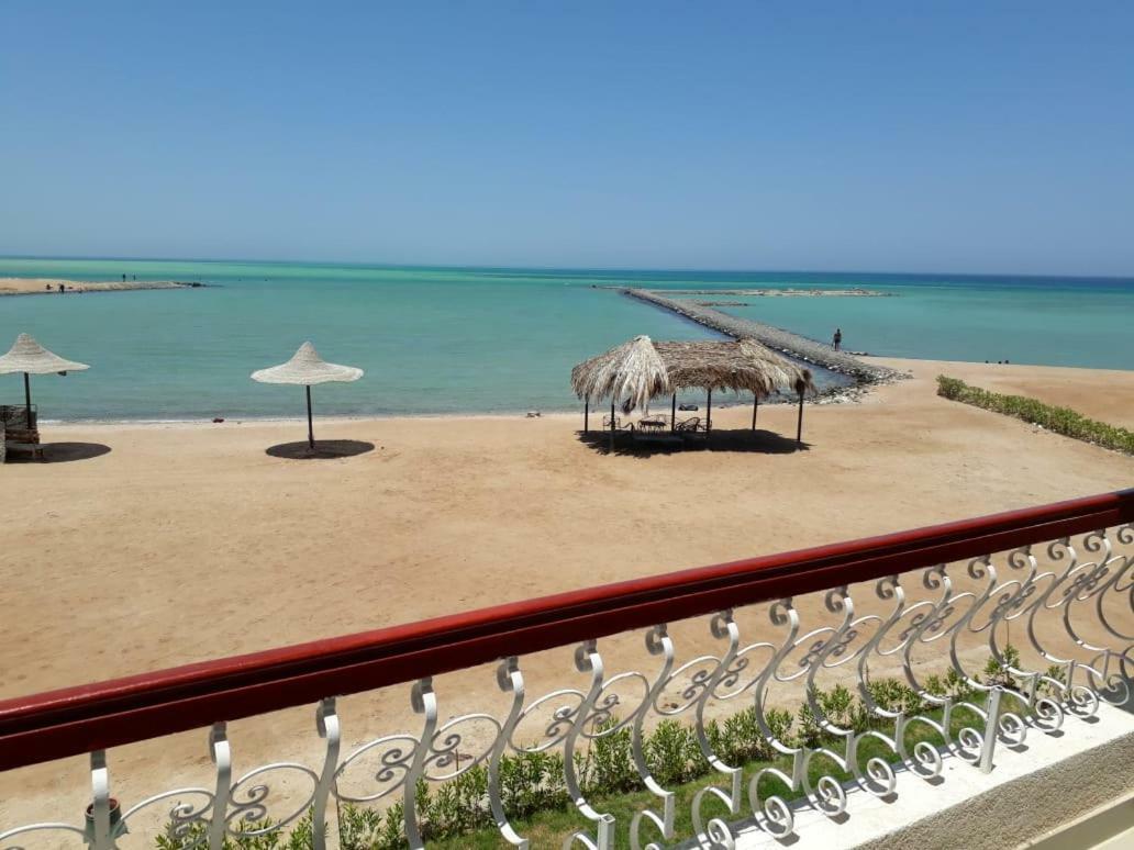 Three-bedroom Seafront Pousada