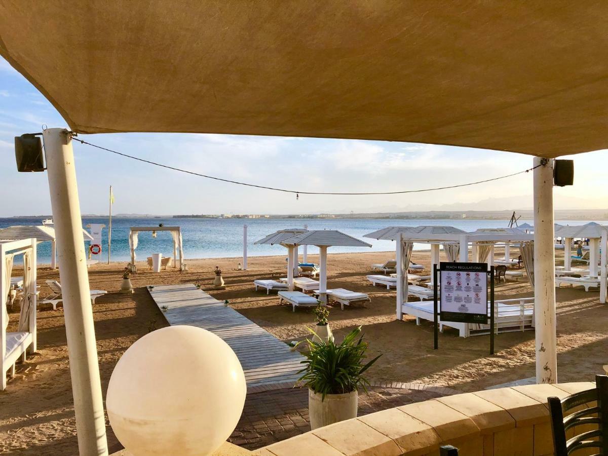 Villa Luxury With Pool In *