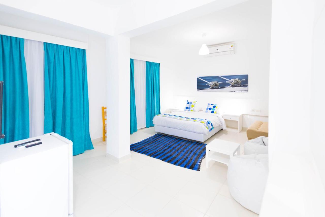 Lagoonie & Lodge