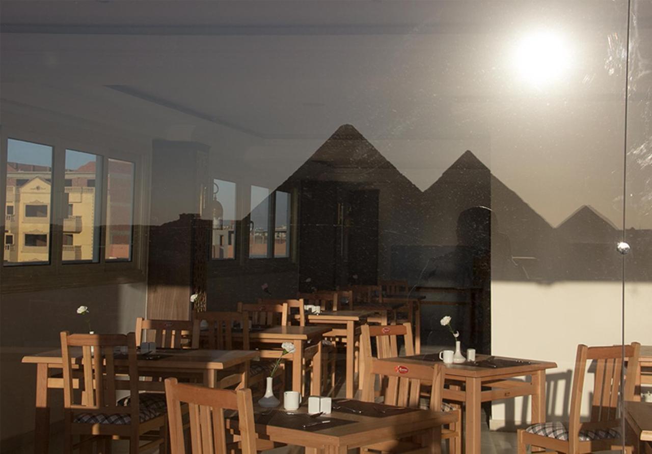 Hotel Pyramids Tower 3*